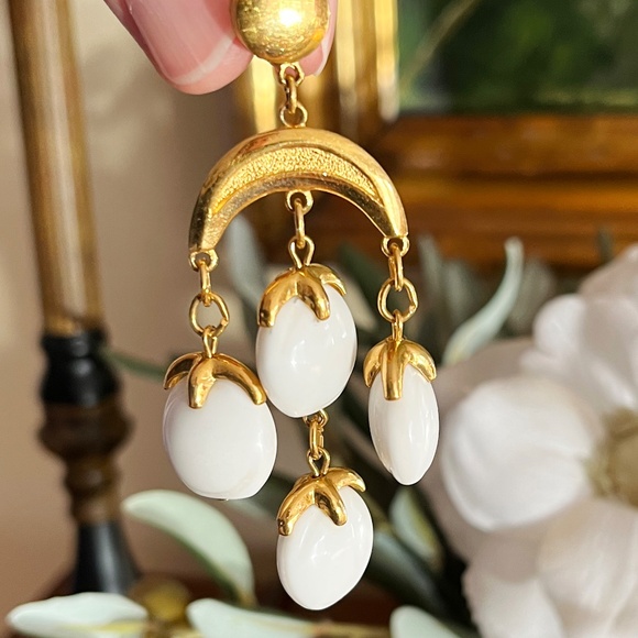 Vintage Crown Trifari Chandeleir Earrings - Picture 4 of 6